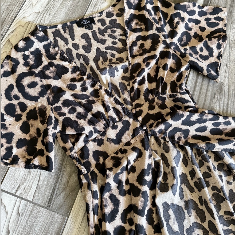 Leopard Button-Front Duster Top - Picture 5 of 5